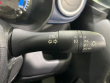 【オートライト】周りの明るさに応じて自動でヘッドライトの点灯・消灯ができる機能です!ライトの付け忘れ・消し忘れなどが無くなり、雨の日や夕方の走行も安心!トンネル通過時も便利ですね♪