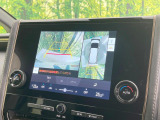 【パノラミックビューモニター】専用のカメラにより、上から見下ろしたような視点で360度クルマの周囲を確認することができます☆死角部分も確認しやすく、狭い場所での切り返しや駐車もスムーズに行えます。