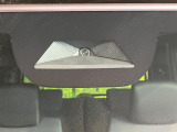【ホンダセンシング】走行中に前方の車両等を認識し、衝突しそうな時は警報とブレーキで衝突回避と被害軽減をアシスト。より安全にドライブをお楽しみいただけます。