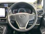 【純正革巻きステアリング】上質な革を使用することで、手にしっかり馴染みとても運転しやすいハンドルです♪