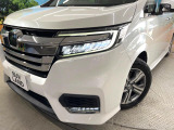 【LEDヘッドライト】悪天候や夜間走行時も良好な視界を確保し安心して運転できる高輝度LEDヘッドライトを装備!点灯速度が早く、消費電力も抑えられています。