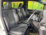 運転席シート廻りは使用感も少なく、良好な状態となっています。前オーナー様が丁寧に使っていたことがよくわかりますね。