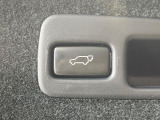 【パワーバックドア】スマートキーや運転席のボタンを押すだけでリアゲートが自動で開閉します!荷物を持っている時や、高い位置にあるバックドアを閉める際に便利な機能です♪