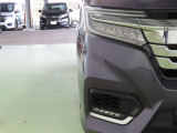LEDヘッドライトは、点灯の瞬間から光量を発揮し、突然暗くなるトンネルなどでの安定感を高めます。