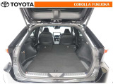 リヤシートを前に倒せば、ラゲージルームに収まらない物も積み込めます。たくさんの物を載せたい時に活躍します。