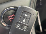 【キーレス】少し離れた場所からでもボタン一つでドアの開錠・施錠ができるのでとっても便利!ドアの鍵穴周りに傷をつけることもありません♪