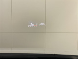 HUD(ヘッドアップディスプレイ)速度表示をフロントガラスに表示できます。