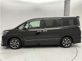 両側パワースライドドア付きだから、狭い駐車スペースなどでの 乗り降りラクラク!小さなお子さまのいるご家庭には嬉しい装備。