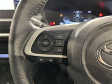 【ステアリングスイッチ】運転中に視線を前に向けたまま操作できます。