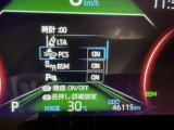 隣車線を走る車両をレーダーで検知し、ドアミラーでは確認しにくい後側方エリアに存在する車両に加え、急接近してくる車両も検知します。車両を検知するとドアミラーに搭載されたLEDインジケーターが点灯します。