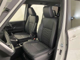 厚みがあって、座り心地のいいシート。運転席も助手席もリラックスしてゆったりと座れます♪