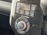 【オートエアコン】一度お好みの温度に設定すれば、車内の温度を検知し風量や温度を自動で調整。暑い&hellip;寒い&hellip;と何度もスイッチ操作をする必要はありません。快適な車内空間には必須の機能ですね♪
