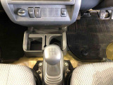5速ミッションのマニュアル車になります。
