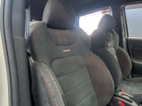 ゆったりとした運転席廻りです。