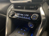 左右独立温度コントロールフルオートエアコンです。運転席、助手席それぞれで独立して温度設定ができます。冷え性の方が乗っても安心ですね♪