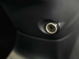 センターコンソール前方には電源ソケットが機能的に配置されており便利にご利用いただけます♪