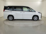 両側パワースライドドア付きだから、狭い駐車スペースなどでの 乗り降りラクラク!小さなお子さまのいるご家庭には嬉しい装備。