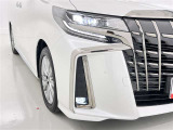 フォグランプ装着車です。暗い夜道の車両前方を明るく照らします