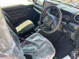 運転席はくつろぎのプライベート空間! 車内をクリーニングしてお待ちしております!