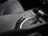 &ldquo;F SPORT&rdquo;専用ディンプル本革ステアリング(パドルシフト付)&&ldquo;F SPORT&rdquo;専用ディンプル本革シフトノブ