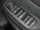 電動格納式ドアミラー・パワーウインドウを装備しています。