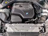 【BMWエンジン】革新的なガソリン・エンジン・テクノロジーによる高性能かつ高効率。レスポンスの良いパワーを発揮。常にスムーズな吸気を実現しアクセル開度にダイレクトに反応しドライビングを楽しく演出。