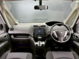 全方位で視界が広い、気持ちがよくて運転がしやすいインテリア