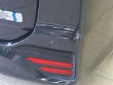 コーナーセンサーを車の前後に装備!障害物までの距離に応じて警告音を変えてお知らせ。縦列駐車時や駐車場・車庫などでの取り回しをサポートします。詳細は販売店スタッフまでお尋ねください。
