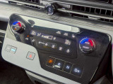 オートエアコンで温度を設定するだけで快適な車内環境を維持することができます!