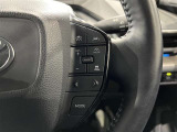【ステアリングスイッチ】運転中に視線を前に向けたまま操作できます。