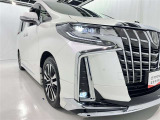 フォグランプ装着車です。暗い夜道の車両前方を明るく照らします