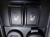 【シートヒーター】女性にも嬉しい装備のシートヒーター付です♪冬の運転は寒くて&hellip;というお客様にはピッタリ!!運転席のシートがポカポカでとても良い乗り心地ですよ★
