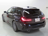 どの角度からもBMWのフォルムが際立ちます。