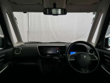 見通しのよいすっきりとした視界で、誰でも運転しやすいです。運転のしやすさは疲れにくさにも繋がりますよ♪
