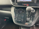 操作のし易いオートエアコンです。気温に合わせて車内を快適に保てます。