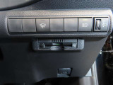 オートマチックハイビームとは、先行車や対向車のライトを認識し、ハイビームとロービームを自動で切り替える機能です。夜道の視界を確保します。