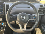 インテリアに合わせたデザインのステアリングは、運転される方のことも考え、運転しやすい形状、大きさです。是非一度、実際に触ってお確かめください。