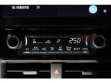 【エアコン】 各操作スイッチなども使いやすい位置に配置されています。