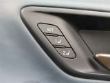 マイコンプリセットドライビングポジションシステム。運転席に2名分のステアリング、シート、ドアミラーのポジションを記憶できます。
