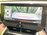 【パノラミックビューモニター】専用のカメラにより、上から見下ろしたような視点で360度クルマの周囲を確認することができます☆死角部分も確認しやすく、狭い場所での切り返しや駐車もスムーズに行えます。
