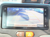 駐車が苦手な方でも安心のバックガイドモニター搭載。 後方の映像をクリアに表示し、ガイドラインで車庫入れや縦列駐車をしっかりサポート。毎日の運転がぐっとラクになります。