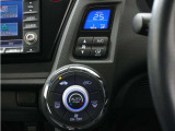 フルオートエアコン搭載。好みの温度に設定するだけで、風向や風量を自動でコントロール!いつでも快適な車内環境に。