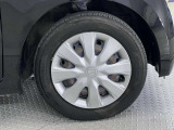 【純正ホイールキャップ装備】純正なのでバチっと決まっていてかっこいいですね☆