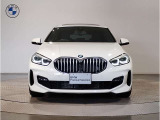 【キドニーグリル】BMWは約90年もの間、ほぼ全ての車両にひと目でBMWだと分かるこの特徴的なフロントグリルが備えられ、デザイン・アイコンとして親しまれてきました。