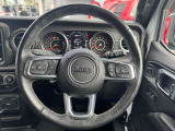 操作性の良いハンドルで運転中のストレスも軽減されます。