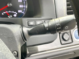 【オートライト】周りの明るさに応じて自動でヘッドライトの点灯・消灯ができる機能です!ライトの付け忘れ・消し忘れなどが無くなり、雨の日や夕方の走行も安心!トンネル通過時も便利ですね