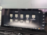 12.3インチワイドディスプレイを採用。情報を同時に表示できる3分割画面も可能