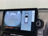 【フロントカメラ】運転席に座った状態で死角になりやすいクルマの前の様子まで確認でき安全ですね♪