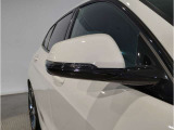 【BMWミラー】視認性の高いスタイリッシュなミラー。自動防眩機能も付いており夜間のドライビングをサポートします。