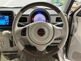 ステアリングから手を離さず、運転に集中したままオーディオ等の操作ができます。
